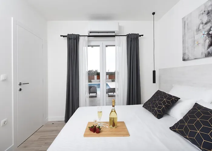 Casa Kasijan By Adriaticluxuryvillas Villa Debeljak