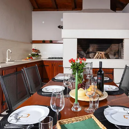 Casa Kasijan By Adriaticluxuryvillas Villa Debeljak