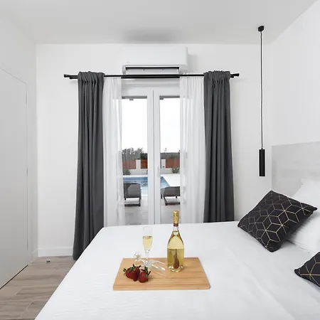 Casa Kasijan By Adriaticluxuryvillas Villa Debeljak